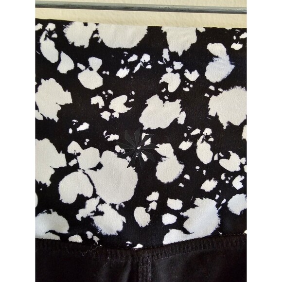 Athleta Women's Cropped White And Black Leggings Size Small - Picture 7 of 8